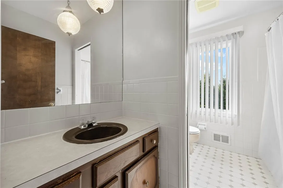 399 French Road, Pittsford, New York 14618, Pittsford, New York 14618, 4 Bedrooms Bedrooms, 9 Rooms Rooms,2 BathroomsBathrooms,Residential,For Sale,399 French Road, Pittsford, New York 14618,R1620579