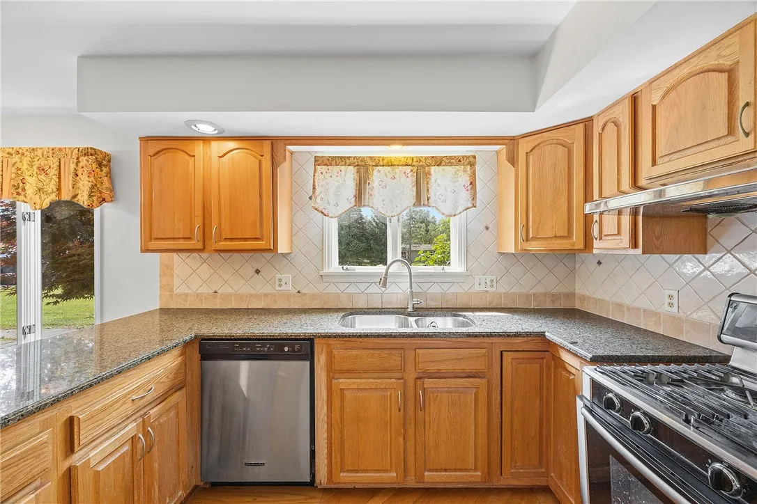 399 French Road, Pittsford, New York 14618, Pittsford, New York 14618, 4 Bedrooms Bedrooms, 9 Rooms Rooms,2 BathroomsBathrooms,Residential,For Sale,399 French Road, Pittsford, New York 14618,R1620579