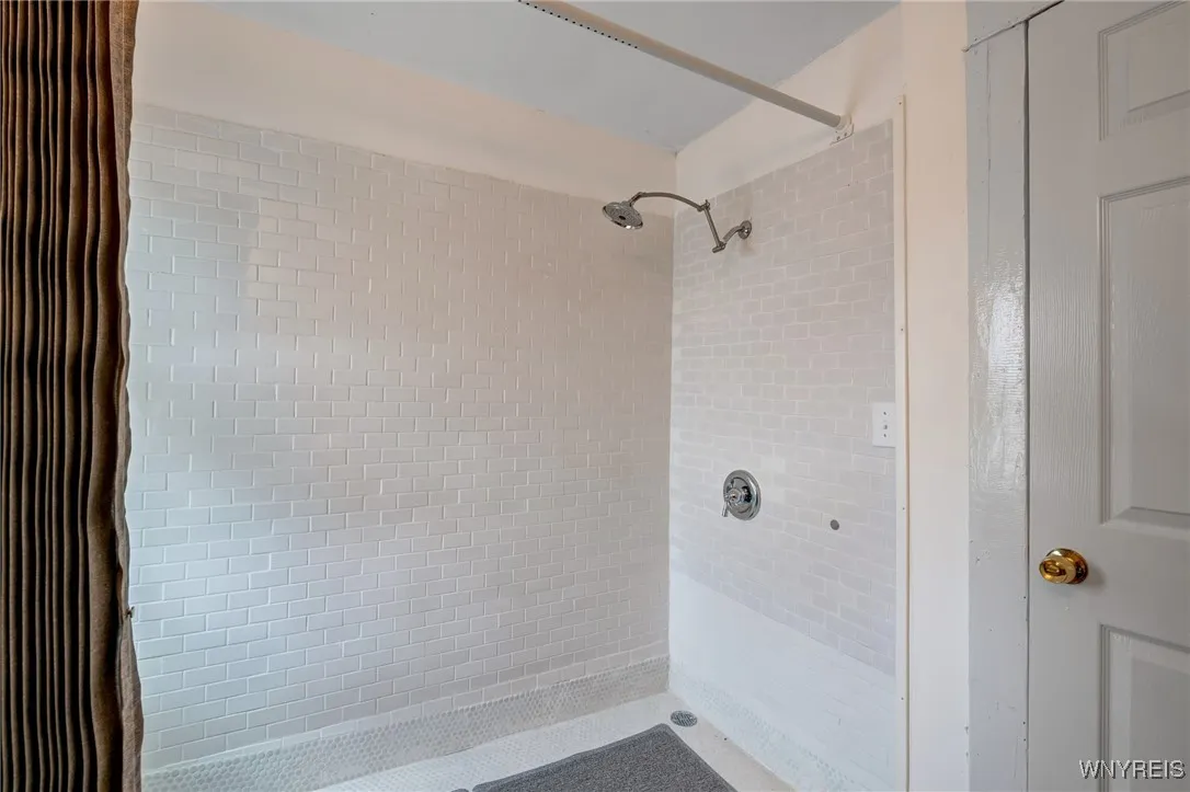 1143 Kensington Avenue, Buffalo, New York 14215, Buffalo, New York 14215, 4 Bedrooms Bedrooms, 7 Rooms Rooms,1 BathroomBathrooms,Residential,For Sale,1143 Kensington Avenue, Buffalo, New York 14215,B1621895