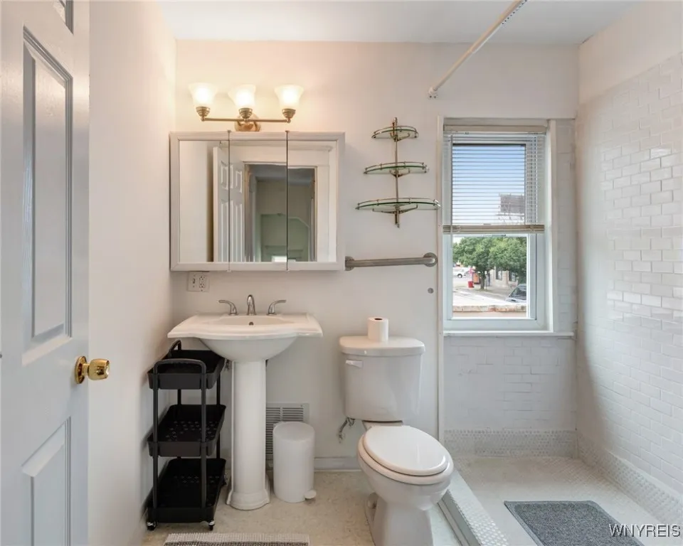 1143 Kensington Avenue, Buffalo, New York 14215, Buffalo, New York 14215, 4 Bedrooms Bedrooms, 7 Rooms Rooms,1 BathroomBathrooms,Residential,For Sale,1143 Kensington Avenue, Buffalo, New York 14215,B1621895