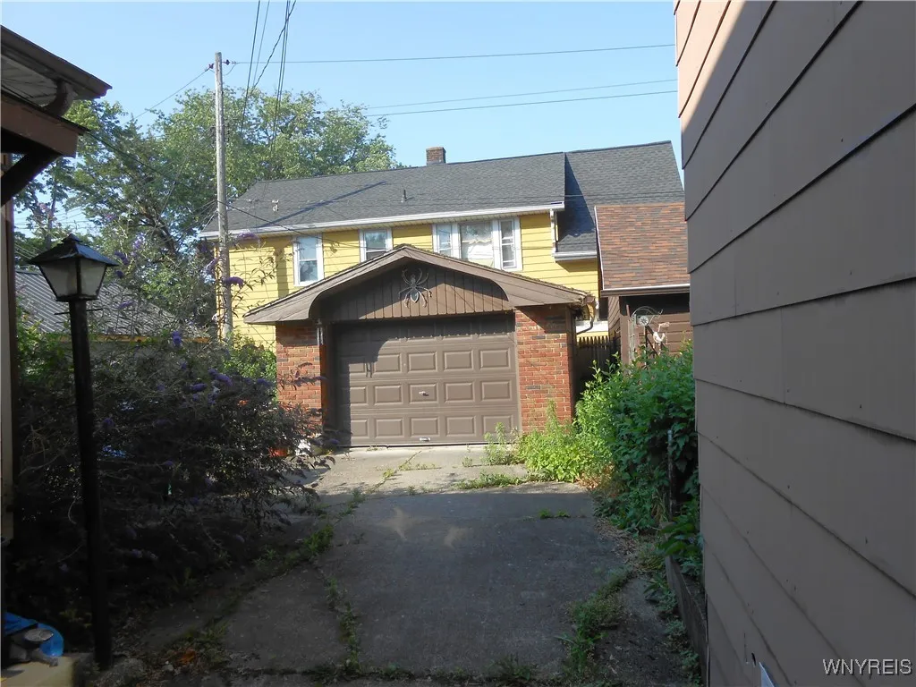 Garage & Driveway