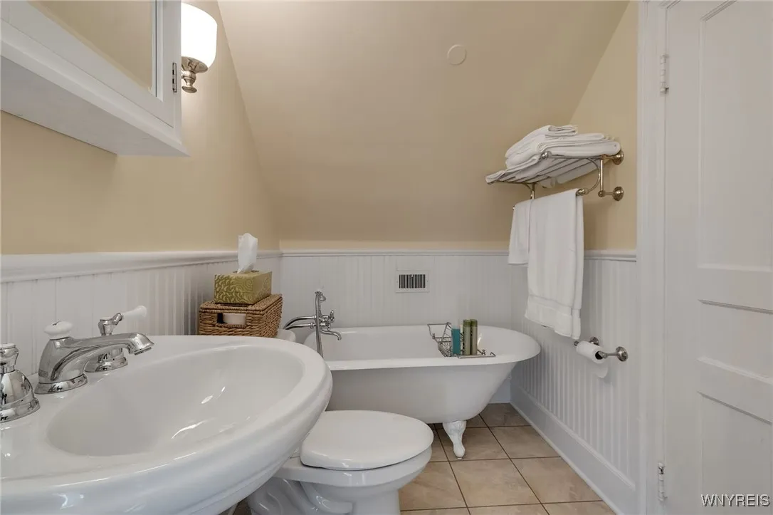 7110 Lake Shore Road, Evans, New York 14047, Evans, New York 14047, 6 Bedrooms Bedrooms, 13 Rooms Rooms,5 BathroomsBathrooms,Residential,For Sale,7110 Lake Shore Road, Evans, New York 14047,B1619866