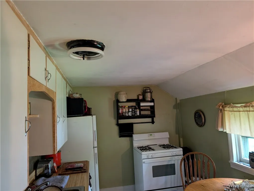 218 Sargent Road, Bennington, New York 14037, Bennington, New York 14037, 3 Bedrooms Bedrooms, ,2 BathroomsBathrooms,Residential,For Sale,218 Sargent Road, Bennington, New York 14037,B1621610