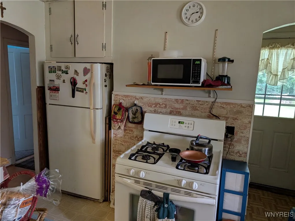 218 Sargent Road, Bennington, New York 14037, Bennington, New York 14037, 3 Bedrooms Bedrooms, ,2 BathroomsBathrooms,Residential,For Sale,218 Sargent Road, Bennington, New York 14037,B1621610