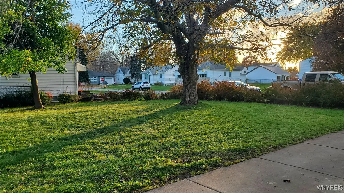 25 Fernwood Avenue, West Seneca, New York 14206, West Seneca, New York 14206, 4 Bedrooms Bedrooms, ,2 BathroomsBathrooms,Residential,For Sale,25 Fernwood Avenue, West Seneca, New York 14206,B1617629