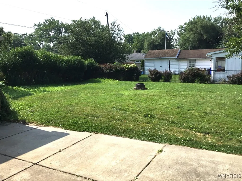 25 Fernwood Avenue, West Seneca, New York 14206, West Seneca, New York 14206, 4 Bedrooms Bedrooms, ,2 BathroomsBathrooms,Residential,For Sale,25 Fernwood Avenue, West Seneca, New York 14206,B1617629