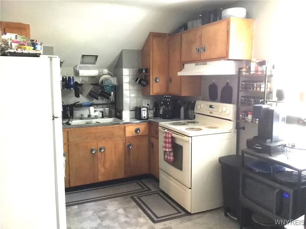 25 Fernwood Avenue, West Seneca, New York 14206, West Seneca, New York 14206, 4 Bedrooms Bedrooms, ,2 BathroomsBathrooms,Residential,For Sale,25 Fernwood Avenue, West Seneca, New York 14206,B1617629