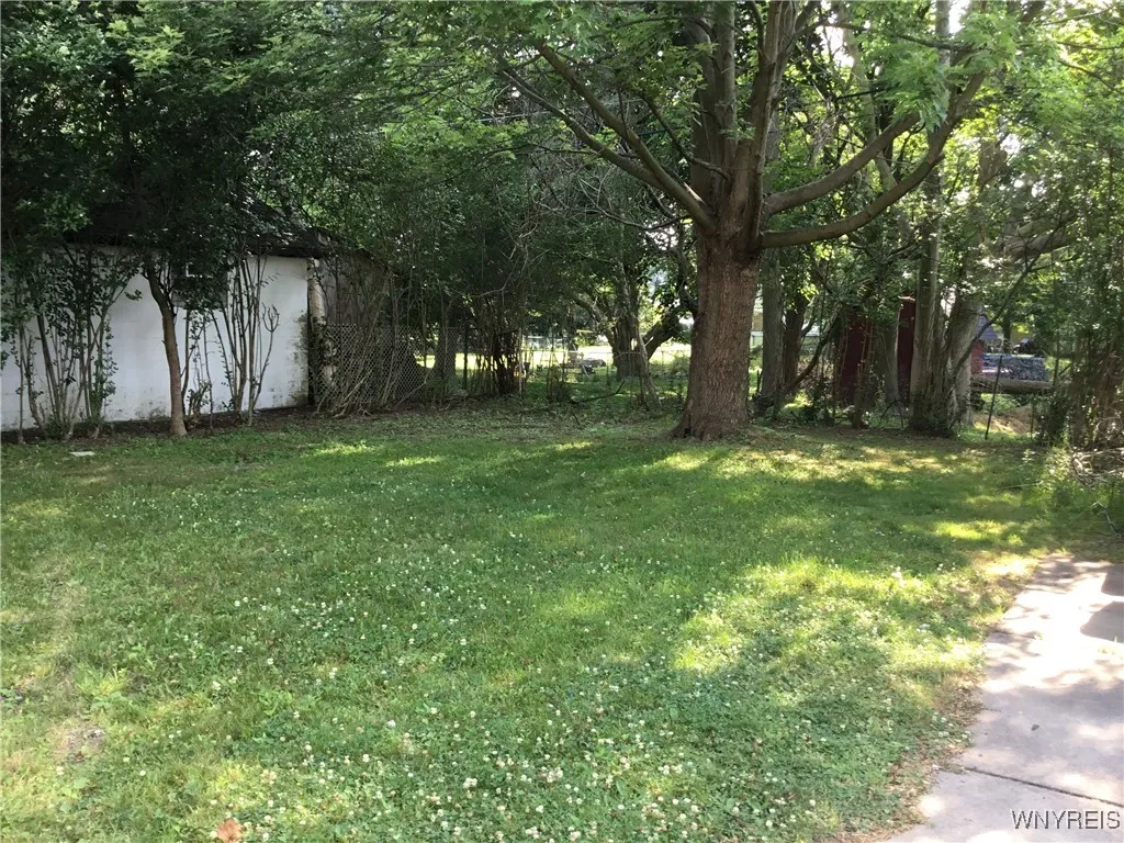 25 Fernwood Avenue, West Seneca, New York 14206, West Seneca, New York 14206, 4 Bedrooms Bedrooms, ,2 BathroomsBathrooms,Residential,For Sale,25 Fernwood Avenue, West Seneca, New York 14206,B1617629