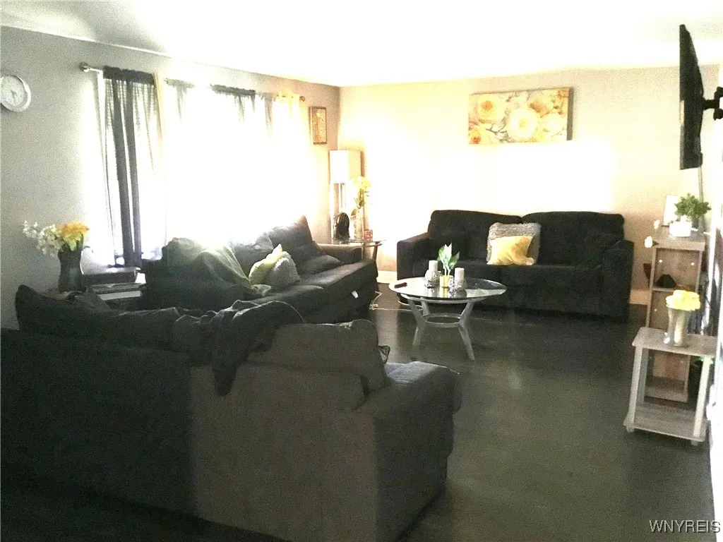 25 Fernwood Avenue, West Seneca, New York 14206, West Seneca, New York 14206, 4 Bedrooms Bedrooms, ,2 BathroomsBathrooms,Residential,For Sale,25 Fernwood Avenue, West Seneca, New York 14206,B1617629
