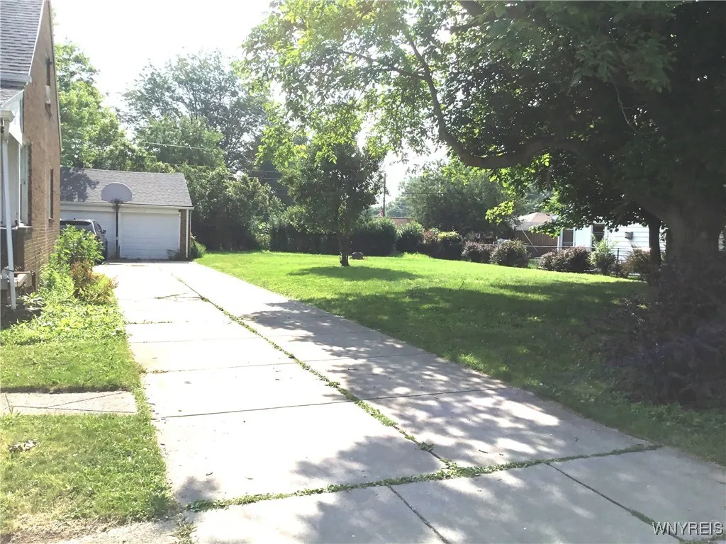 25 Fernwood Avenue, West Seneca, New York 14206, West Seneca, New York 14206, 4 Bedrooms Bedrooms, ,2 BathroomsBathrooms,Residential,For Sale,25 Fernwood Avenue, West Seneca, New York 14206,B1617629