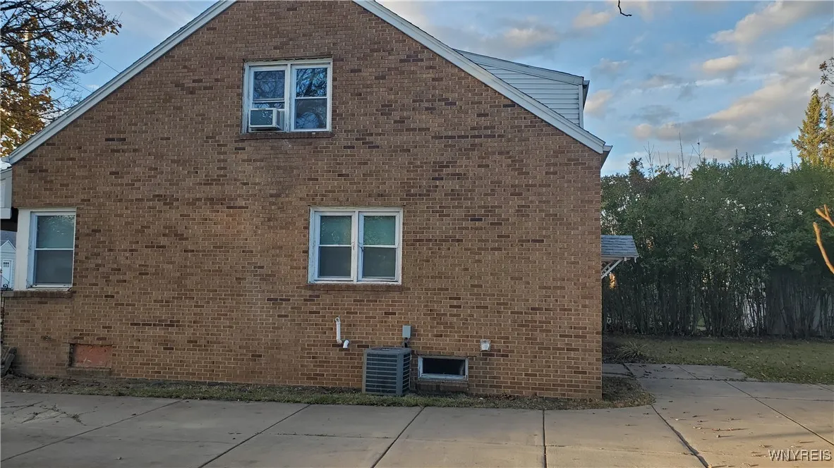 25 Fernwood Avenue, West Seneca, New York 14206, West Seneca, New York 14206, 4 Bedrooms Bedrooms, ,2 BathroomsBathrooms,Residential,For Sale,25 Fernwood Avenue, West Seneca, New York 14206,B1617629