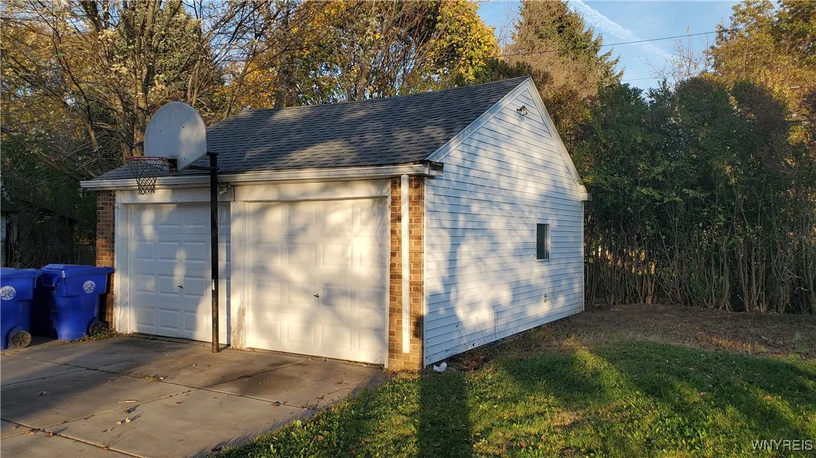 25 Fernwood Avenue, West Seneca, New York 14206, West Seneca, New York 14206, 4 Bedrooms Bedrooms, ,2 BathroomsBathrooms,Residential,For Sale,25 Fernwood Avenue, West Seneca, New York 14206,B1617629