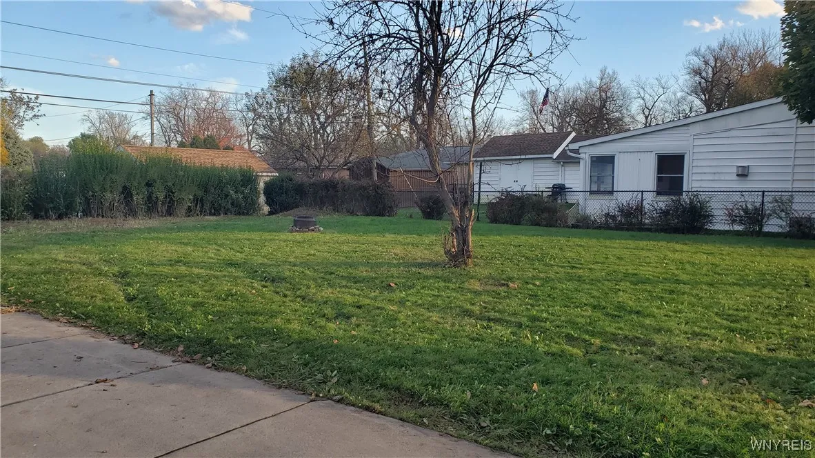 25 Fernwood Avenue, West Seneca, New York 14206, West Seneca, New York 14206, 4 Bedrooms Bedrooms, ,2 BathroomsBathrooms,Residential,For Sale,25 Fernwood Avenue, West Seneca, New York 14206,B1617629