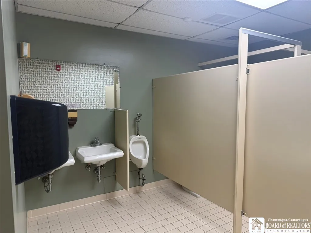 517 5th Street West, Jamestown, New York 14701, Jamestown, New York 14701, ,Commercial Lease,For Rent,517 5th Street West, Jamestown, New York 14701,R1621921
