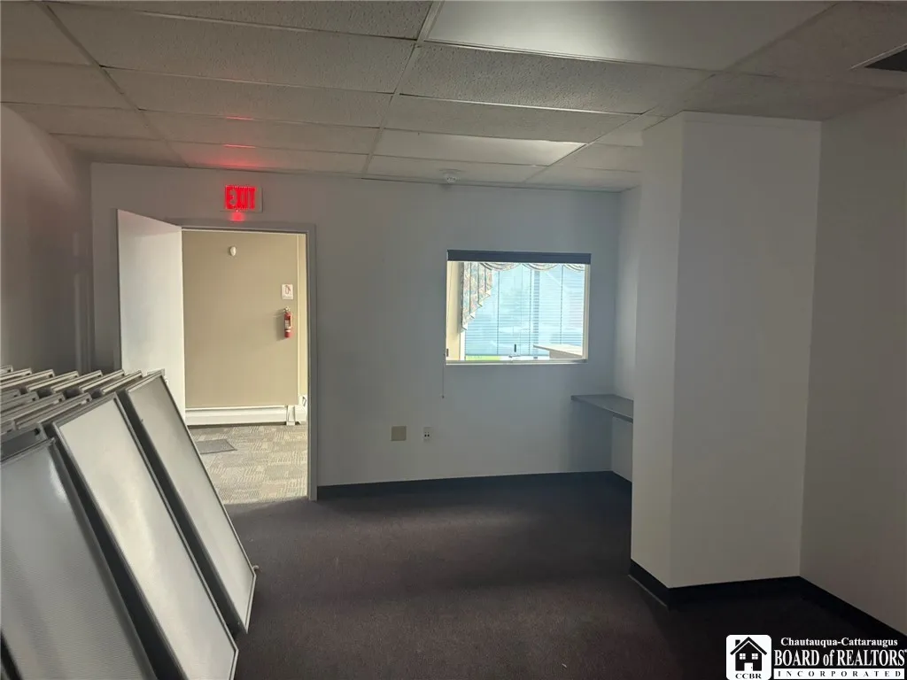Entry way with large open area