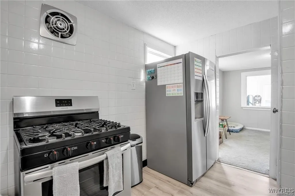 40 Remington Place, Buffalo, New York 14210, Buffalo, New York 14210, 3 Bedrooms Bedrooms, 7 Rooms Rooms,1 BathroomBathrooms,Residential,For Sale,40 Remington Place, Buffalo, New York 14210,B1621898