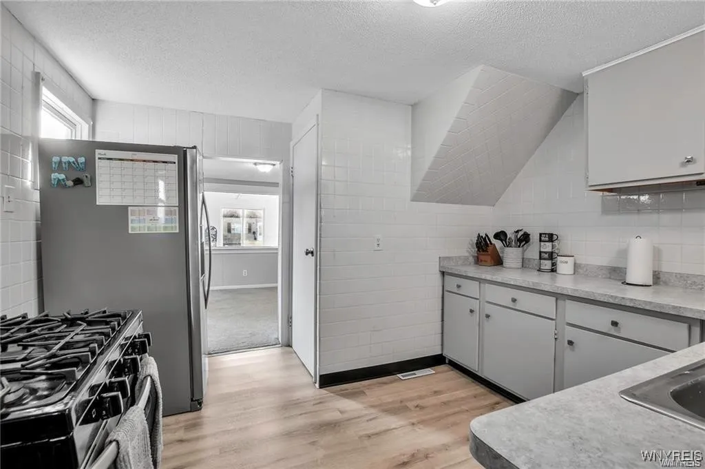 40 Remington Place, Buffalo, New York 14210, Buffalo, New York 14210, 3 Bedrooms Bedrooms, 7 Rooms Rooms,1 BathroomBathrooms,Residential,For Sale,40 Remington Place, Buffalo, New York 14210,B1621898