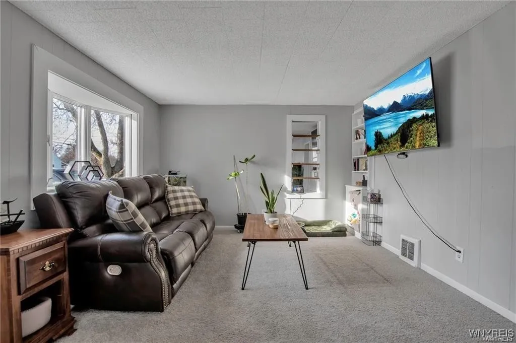 40 Remington Place, Buffalo, New York 14210, Buffalo, New York 14210, 3 Bedrooms Bedrooms, 7 Rooms Rooms,1 BathroomBathrooms,Residential,For Sale,40 Remington Place, Buffalo, New York 14210,B1621898