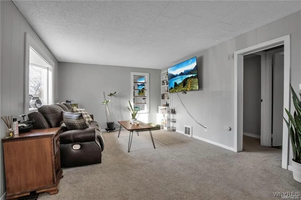 40 Remington Place, Buffalo, New York 14210, Buffalo, New York 14210, 3 Bedrooms Bedrooms, 7 Rooms Rooms,1 BathroomBathrooms,Residential,For Sale,40 Remington Place, Buffalo, New York 14210,B1621898