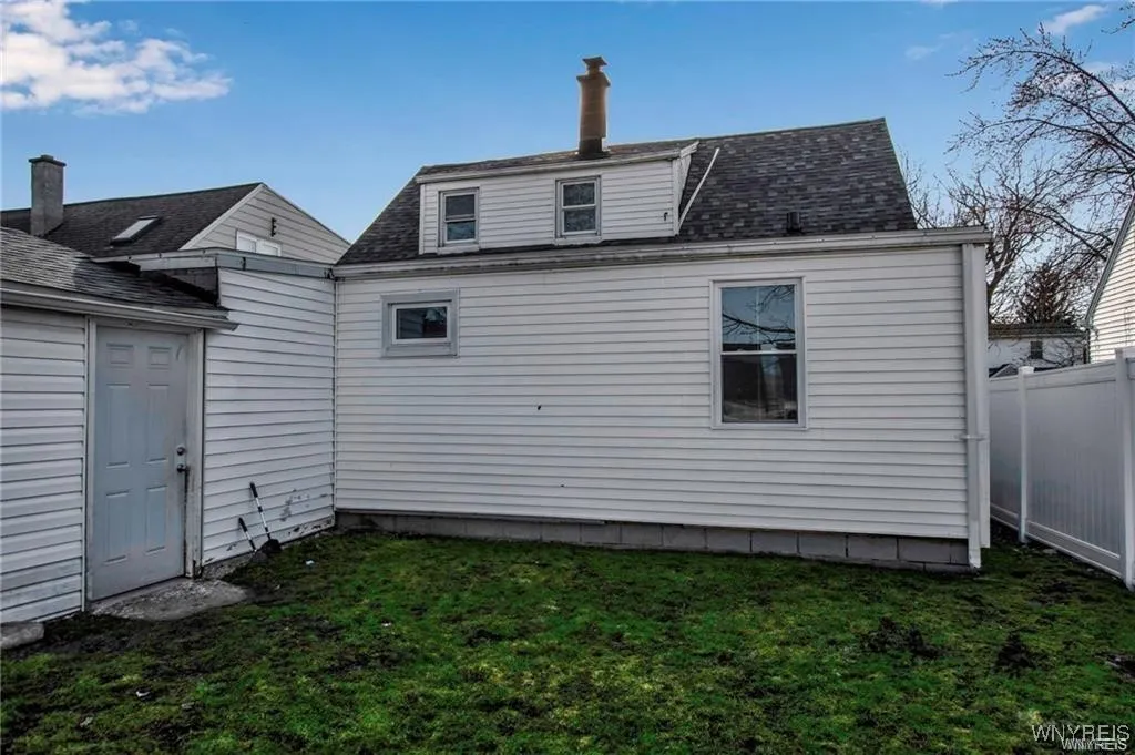 40 Remington Place, Buffalo, New York 14210, Buffalo, New York 14210, 3 Bedrooms Bedrooms, 7 Rooms Rooms,1 BathroomBathrooms,Residential,For Sale,40 Remington Place, Buffalo, New York 14210,B1621898