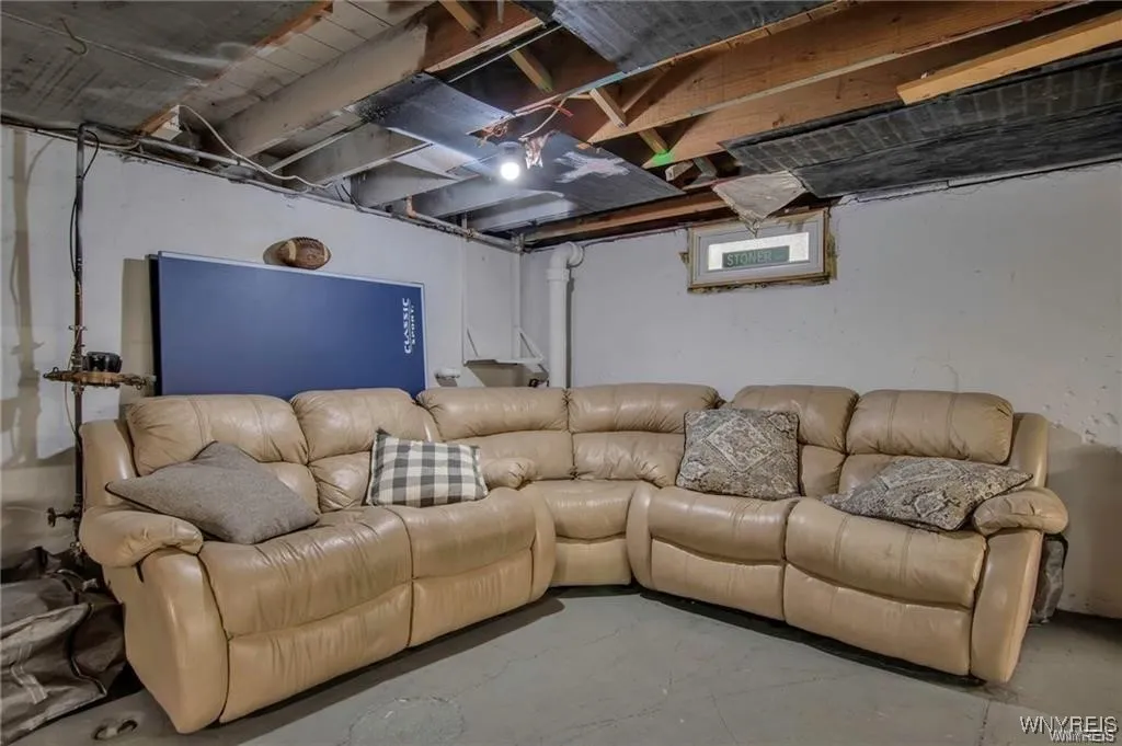 40 Remington Place, Buffalo, New York 14210, Buffalo, New York 14210, 3 Bedrooms Bedrooms, 7 Rooms Rooms,1 BathroomBathrooms,Residential,For Sale,40 Remington Place, Buffalo, New York 14210,B1621898
