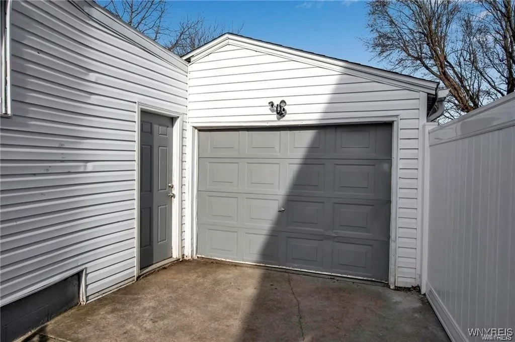 40 Remington Place, Buffalo, New York 14210, Buffalo, New York 14210, 3 Bedrooms Bedrooms, 7 Rooms Rooms,1 BathroomBathrooms,Residential,For Sale,40 Remington Place, Buffalo, New York 14210,B1621898