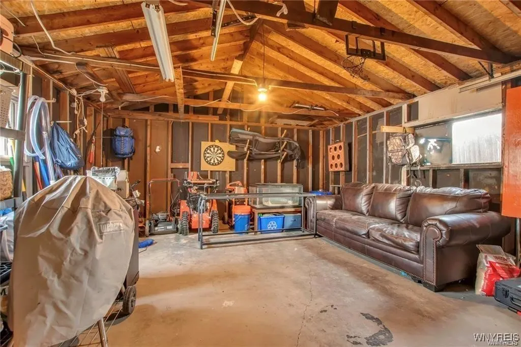 40 Remington Place, Buffalo, New York 14210, Buffalo, New York 14210, 3 Bedrooms Bedrooms, 7 Rooms Rooms,1 BathroomBathrooms,Residential,For Sale,40 Remington Place, Buffalo, New York 14210,B1621898