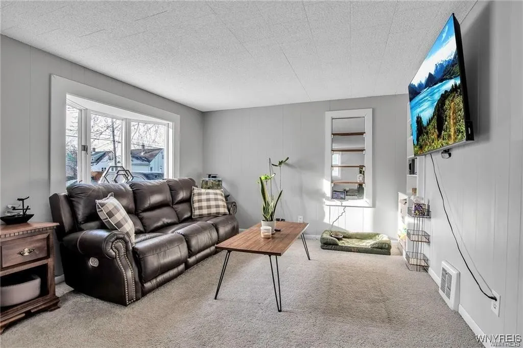 40 Remington Place, Buffalo, New York 14210, Buffalo, New York 14210, 3 Bedrooms Bedrooms, 7 Rooms Rooms,1 BathroomBathrooms,Residential,For Sale,40 Remington Place, Buffalo, New York 14210,B1621898