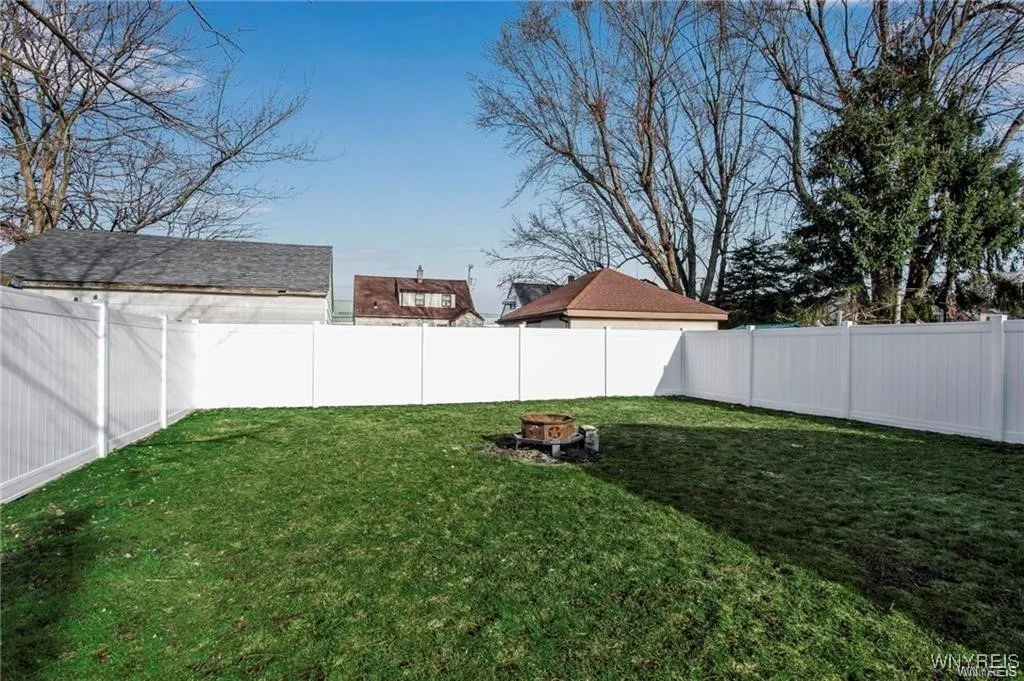 40 Remington Place, Buffalo, New York 14210, Buffalo, New York 14210, 3 Bedrooms Bedrooms, 7 Rooms Rooms,1 BathroomBathrooms,Residential,For Sale,40 Remington Place, Buffalo, New York 14210,B1621898