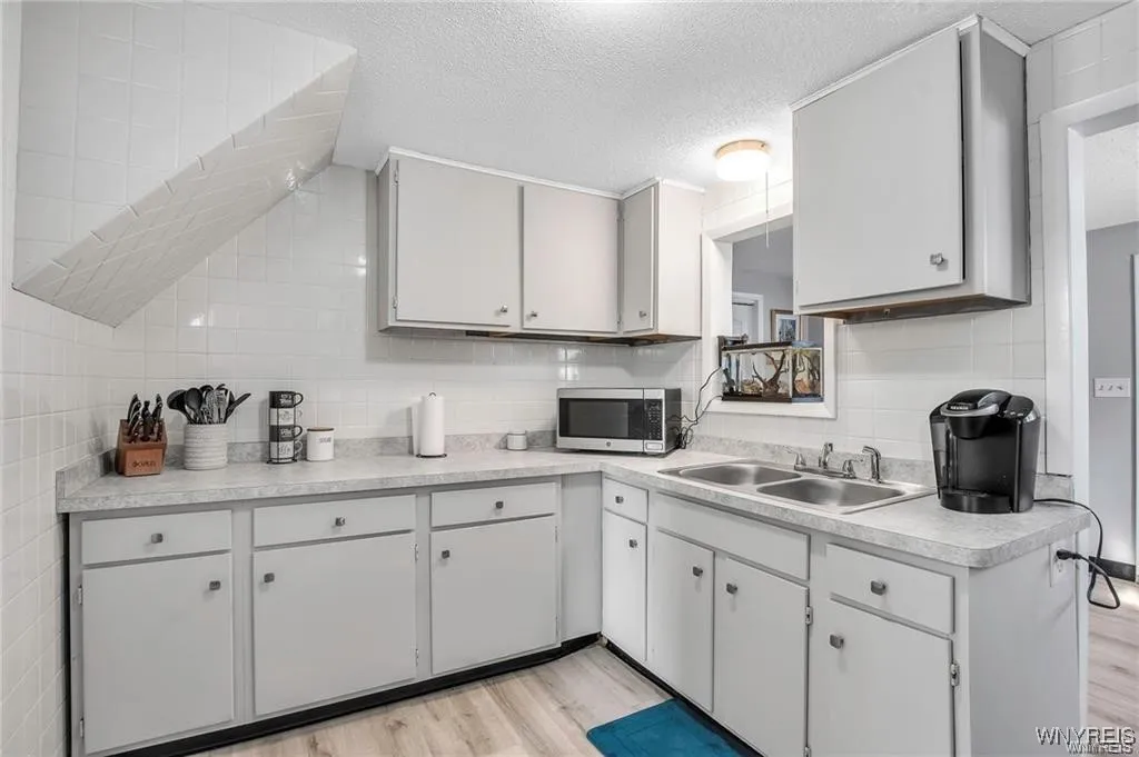 40 Remington Place, Buffalo, New York 14210, Buffalo, New York 14210, 3 Bedrooms Bedrooms, 7 Rooms Rooms,1 BathroomBathrooms,Residential,For Sale,40 Remington Place, Buffalo, New York 14210,B1621898