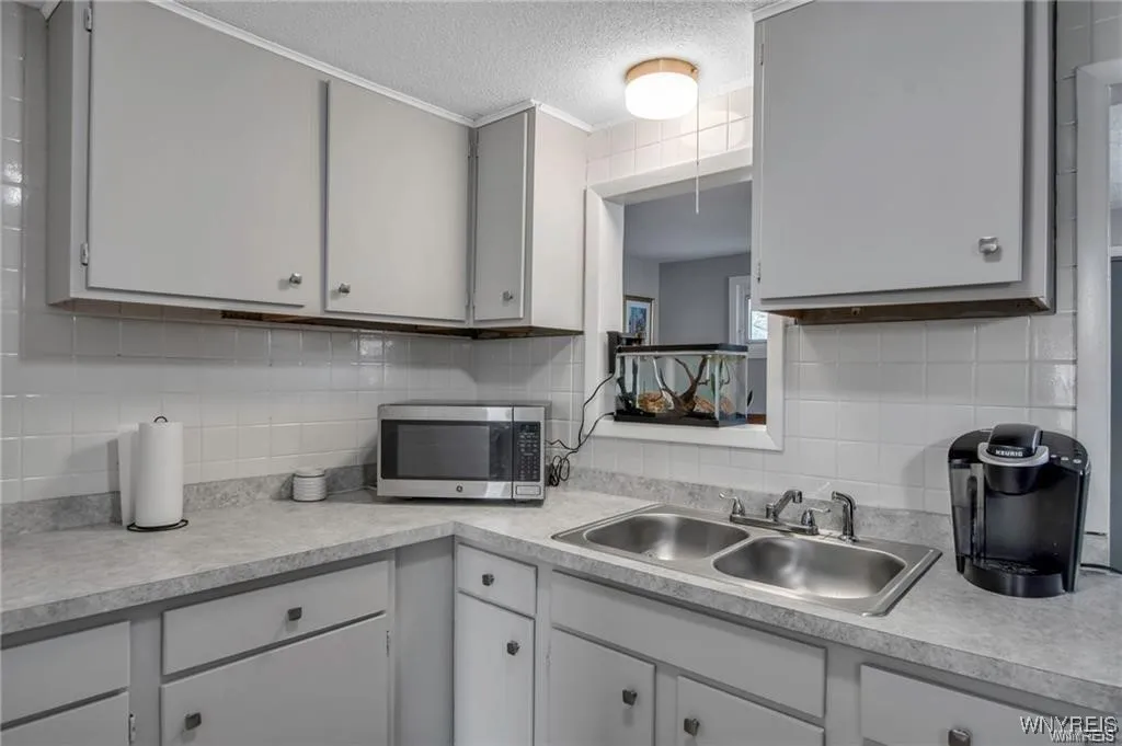 40 Remington Place, Buffalo, New York 14210, Buffalo, New York 14210, 3 Bedrooms Bedrooms, 7 Rooms Rooms,1 BathroomBathrooms,Residential,For Sale,40 Remington Place, Buffalo, New York 14210,B1621898