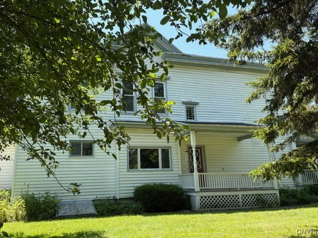Nice covered side deck