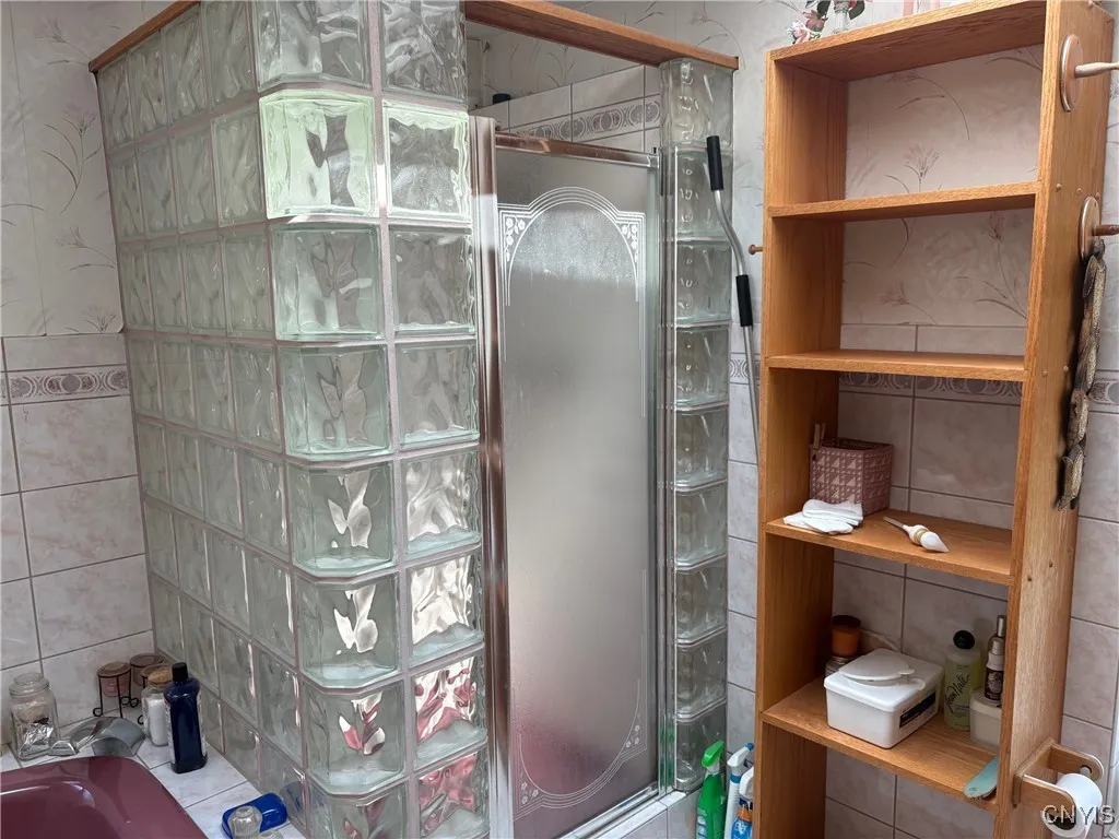 2nd floor enclosed cubed glass shower
