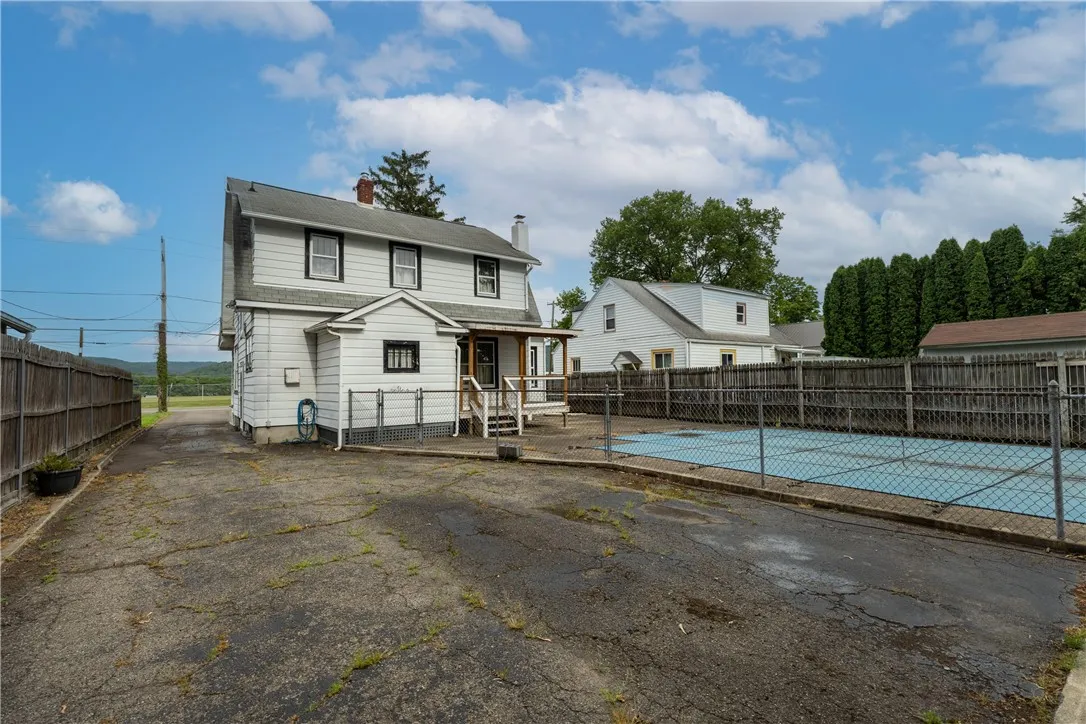 1995 Grand Central Avenue, Horseheads, New York 14, Horseheads, New York 14845, 3 Bedrooms Bedrooms, 9 Rooms Rooms,1 BathroomBathrooms,Residential,For Sale,1995 Grand Central Avenue, Horseheads, New York 14,R1621897