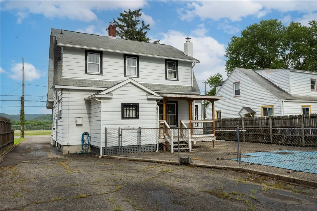 1995 Grand Central Avenue, Horseheads, New York 14, Horseheads, New York 14845, 3 Bedrooms Bedrooms, 9 Rooms Rooms,1 BathroomBathrooms,Residential,For Sale,1995 Grand Central Avenue, Horseheads, New York 14,R1621897