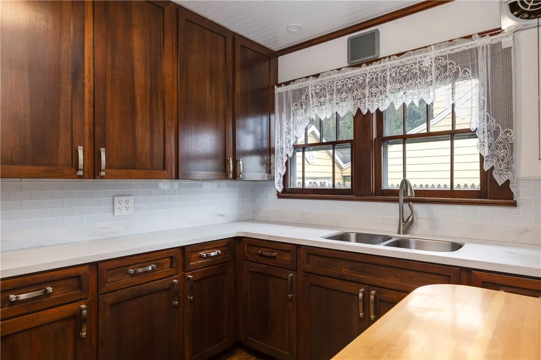 1995 Grand Central Avenue, Horseheads, New York 14, Horseheads, New York 14845, 3 Bedrooms Bedrooms, 9 Rooms Rooms,1 BathroomBathrooms,Residential,For Sale,1995 Grand Central Avenue, Horseheads, New York 14,R1621897