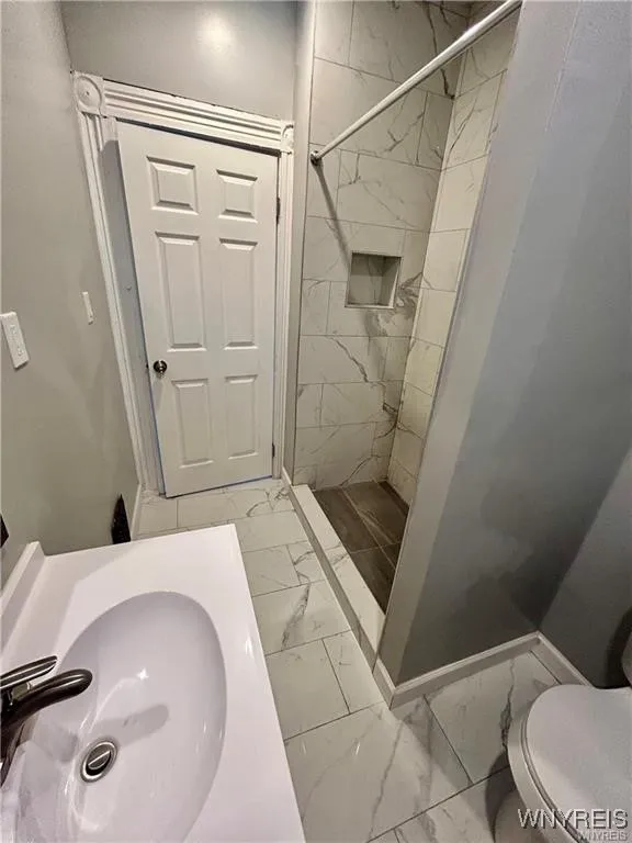432 Cedar Avenue 3, Niagara Falls, New York 14301, Niagara Falls, New York 14301, 2 Bedrooms Bedrooms, 6 Rooms Rooms,1 BathroomBathrooms,Residential Lease,For Rent,432 Cedar Avenue 3, Niagara Falls, New York 14301,B1621917