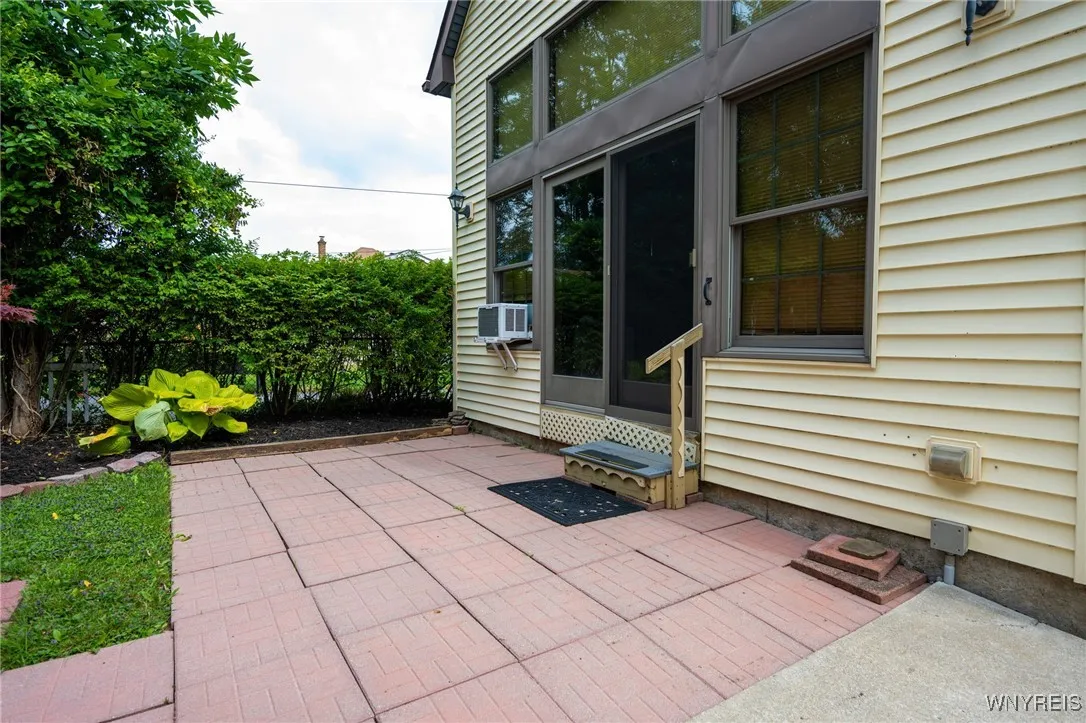 2912 Eggert Road, Tonawanda, New York 14150, Tonawanda, New York 14150, 3 Bedrooms Bedrooms, 9 Rooms Rooms,1 BathroomBathrooms,Residential,For Sale,2912 Eggert Road, Tonawanda, New York 14150,B1621675