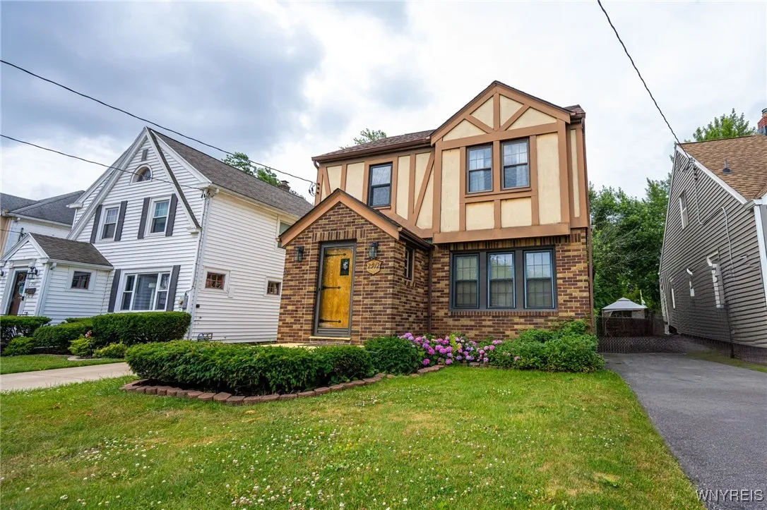 2912 Eggert Road, Tonawanda, New York 14150, Tonawanda, New York 14150, 3 Bedrooms Bedrooms, 9 Rooms Rooms,1 BathroomBathrooms,Residential,For Sale,2912 Eggert Road, Tonawanda, New York 14150,B1621675