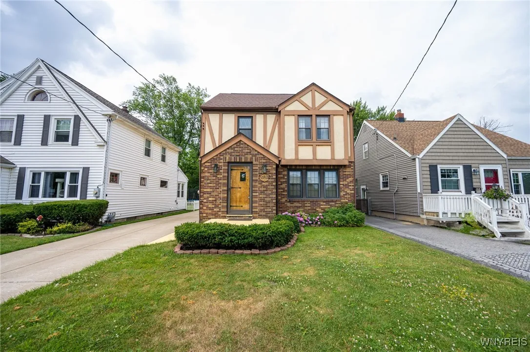 2912 Eggert Road, Tonawanda, New York 14150, Tonawanda, New York 14150, 3 Bedrooms Bedrooms, 9 Rooms Rooms,1 BathroomBathrooms,Residential,For Sale,2912 Eggert Road, Tonawanda, New York 14150,B1621675