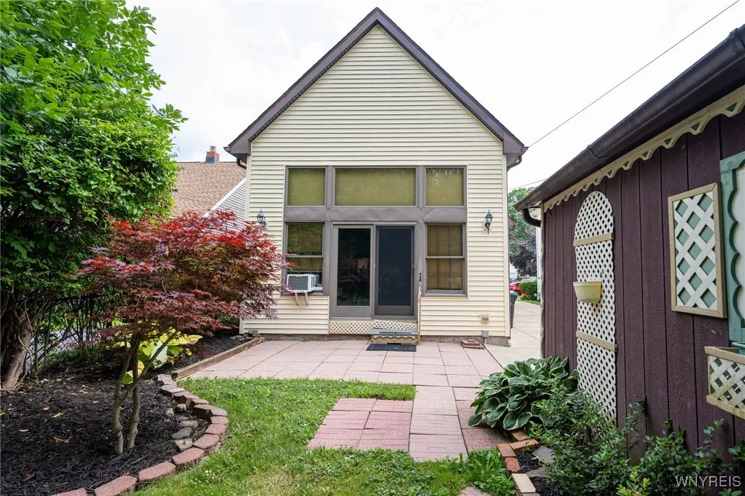 2912 Eggert Road, Tonawanda, New York 14150, Tonawanda, New York 14150, 3 Bedrooms Bedrooms, 9 Rooms Rooms,1 BathroomBathrooms,Residential,For Sale,2912 Eggert Road, Tonawanda, New York 14150,B1621675
