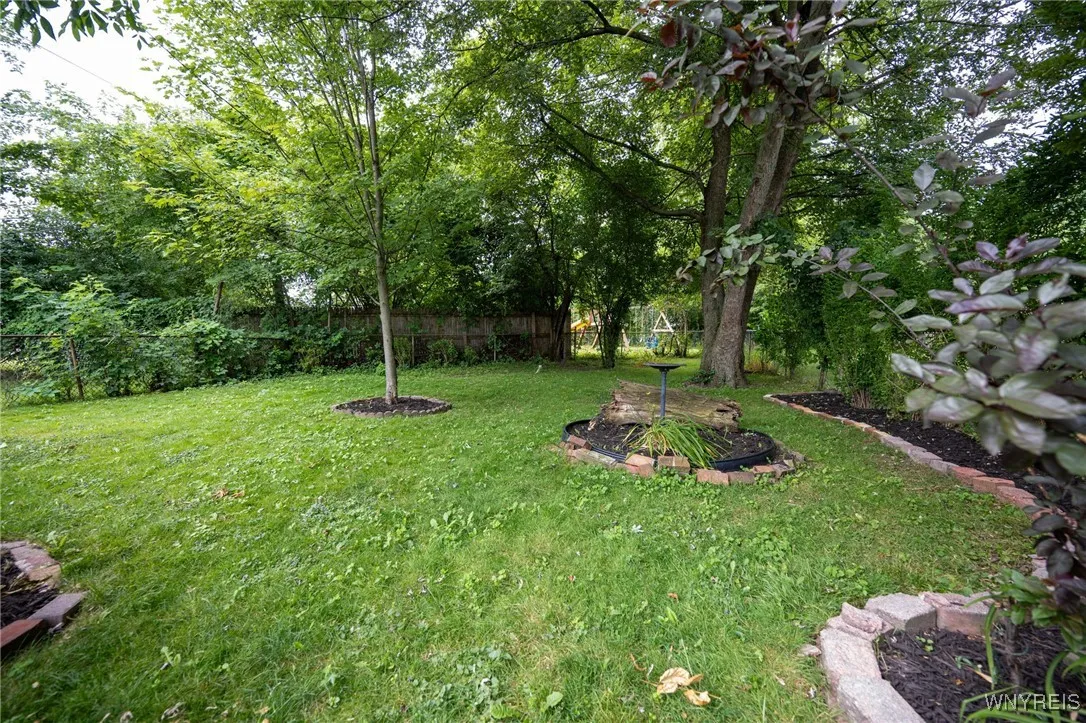 2912 Eggert Road, Tonawanda, New York 14150, Tonawanda, New York 14150, 3 Bedrooms Bedrooms, 9 Rooms Rooms,1 BathroomBathrooms,Residential,For Sale,2912 Eggert Road, Tonawanda, New York 14150,B1621675