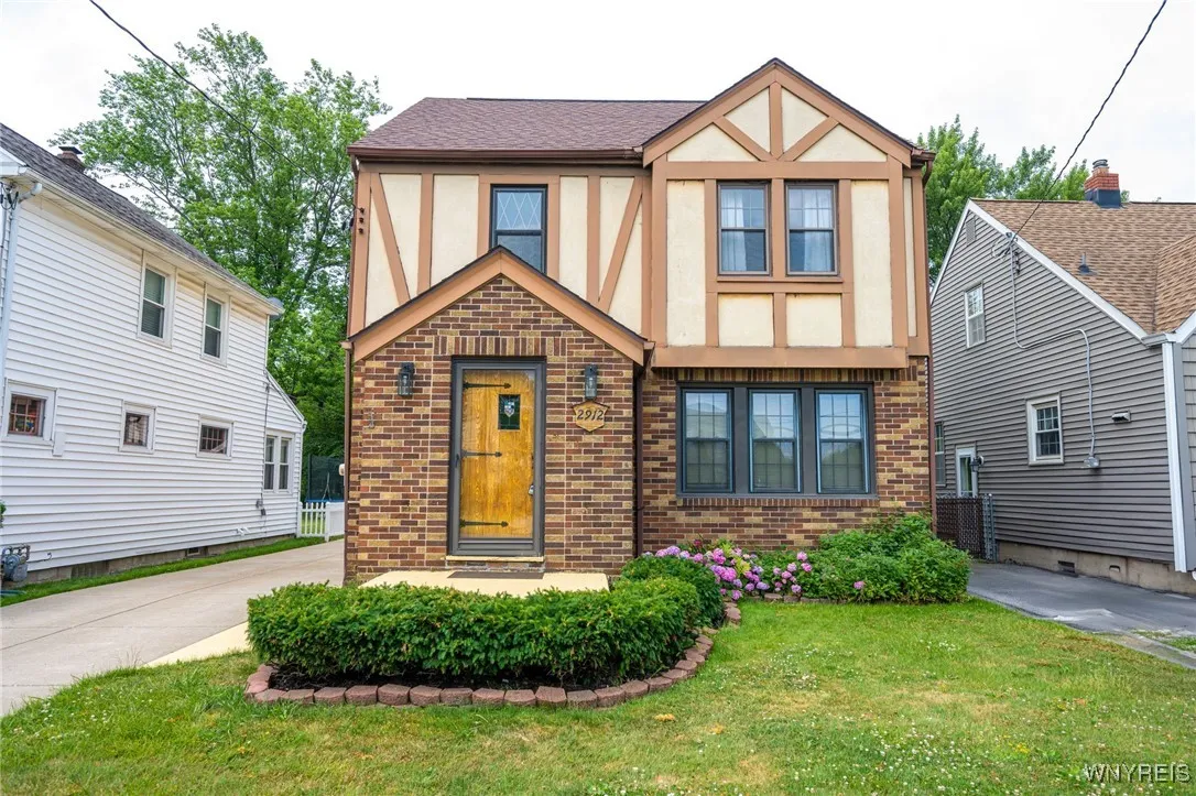 2912 Eggert Road, Tonawanda, New York 14150, Tonawanda, New York 14150, 3 Bedrooms Bedrooms, 9 Rooms Rooms,1 BathroomBathrooms,Residential,For Sale,2912 Eggert Road, Tonawanda, New York 14150,B1621675