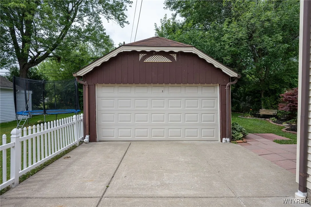 2912 Eggert Road, Tonawanda, New York 14150, Tonawanda, New York 14150, 3 Bedrooms Bedrooms, 9 Rooms Rooms,1 BathroomBathrooms,Residential,For Sale,2912 Eggert Road, Tonawanda, New York 14150,B1621675