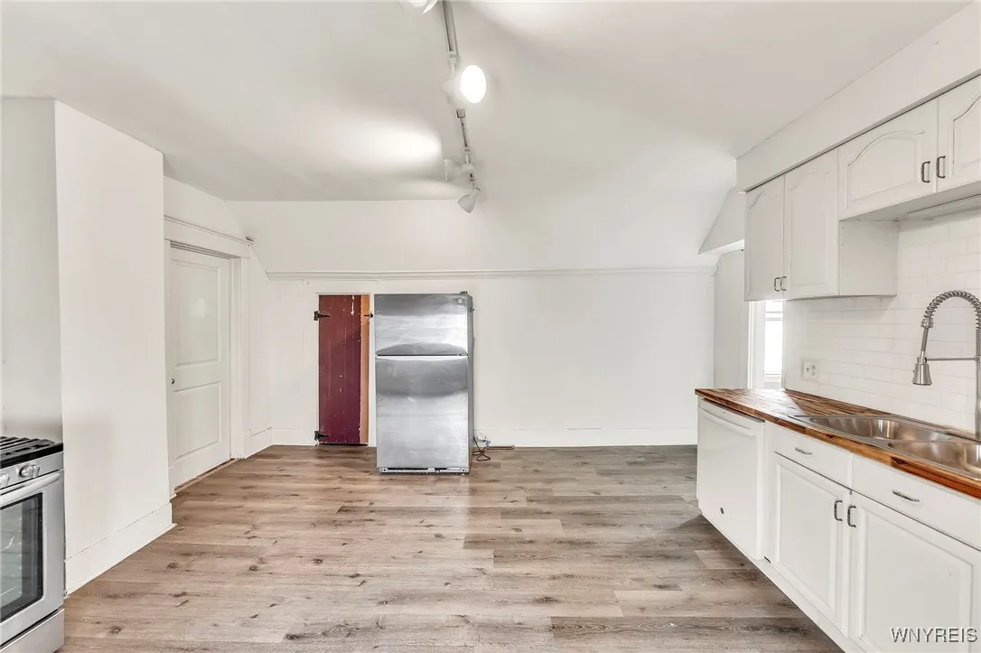 651 Prospect Avenue, Buffalo, New York 14213, Buffalo, New York 14213, 5 Bedrooms Bedrooms, ,2 BathroomsBathrooms,Residential,For Sale,651 Prospect Avenue, Buffalo, New York 14213,B1621681