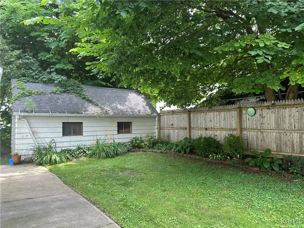 4 Cottage Street, Auburn, New York 13021, Auburn, New York 13021, 1 Bedroom Bedrooms, 5 Rooms Rooms,1 BathroomBathrooms,Residential Lease,Closed,4 Cottage Street, Auburn, New York 13021,S1621040