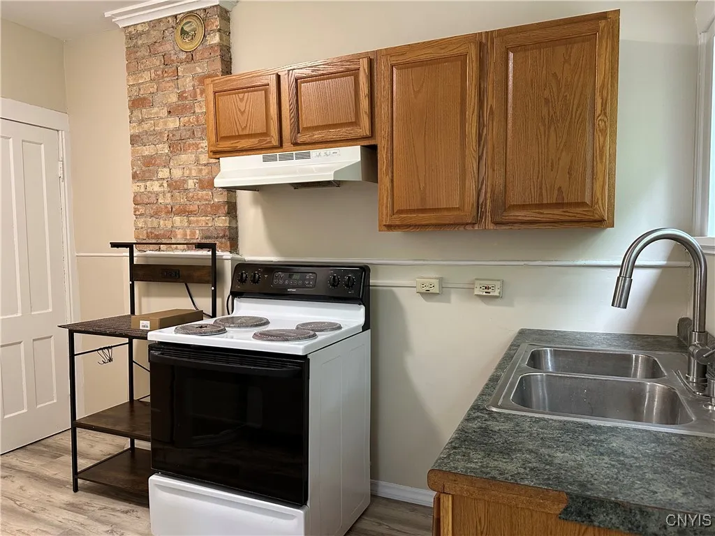4 Cottage Street, Auburn, New York 13021, Auburn, New York 13021, 1 Bedroom Bedrooms, 5 Rooms Rooms,1 BathroomBathrooms,Residential Lease,Closed,4 Cottage Street, Auburn, New York 13021,S1621040