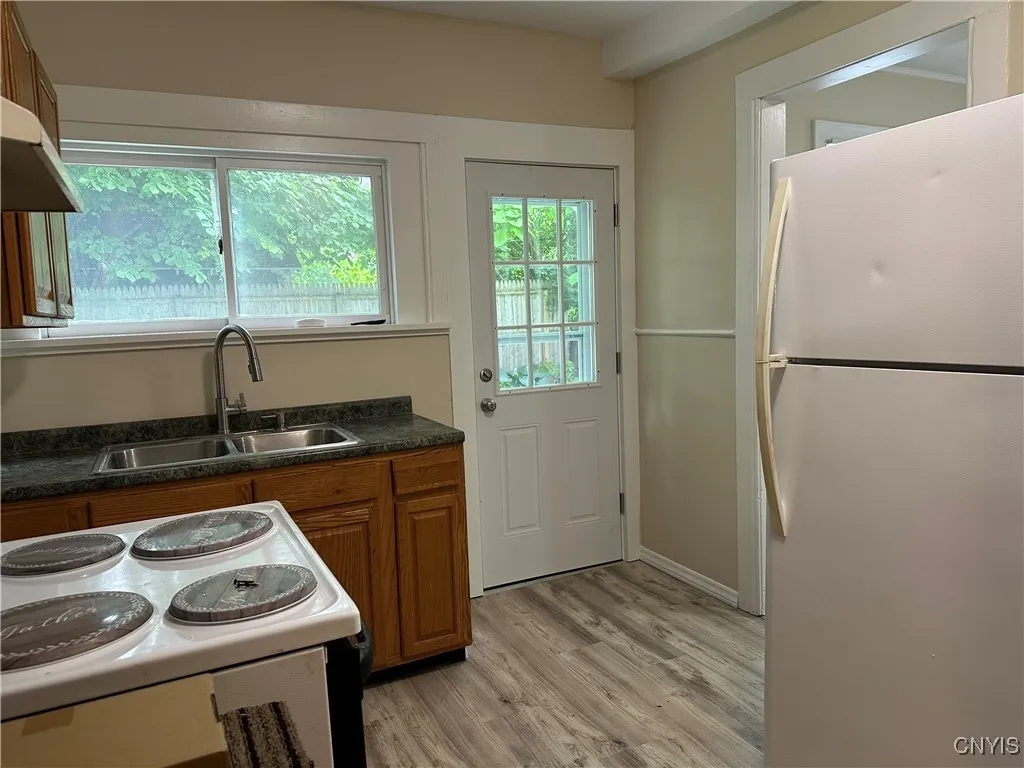 4 Cottage Street, Auburn, New York 13021, Auburn, New York 13021, 1 Bedroom Bedrooms, 5 Rooms Rooms,1 BathroomBathrooms,Residential Lease,Closed,4 Cottage Street, Auburn, New York 13021,S1621040