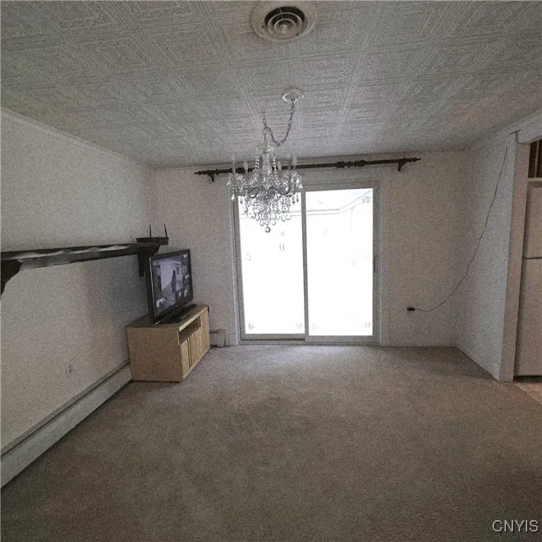 Dining Room (opens thru Slider) to 3 season Room