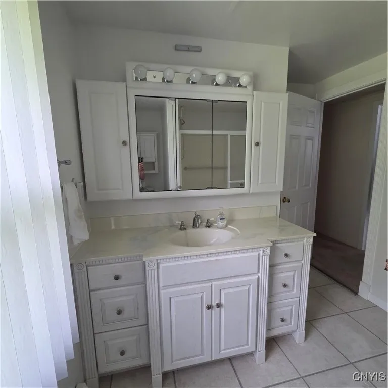 1st floor Full Bath